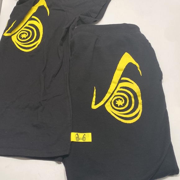 Disney X Hiedi Klum Cruella Glow in the Dark Eye Set Large Joggers Tee Shirt - Picture 7 of 7